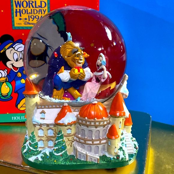 Walt Disney 1994 It’s A Small World Beauty And The Beast Musical Snowglobe - Picture 4 of 16